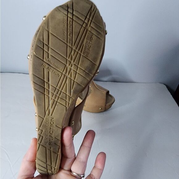 Kenneth Cole Reaction Tan Wedge Sandal Size 10 open toe strappy back - Picture 4 of 6